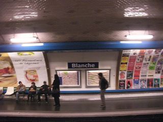 080207 paris blanche metro1